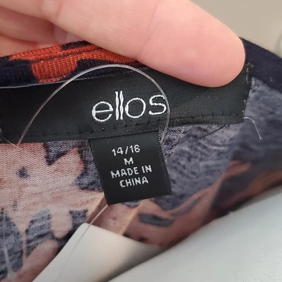 Vibrant Navy floral tunic (NWT) - Picture 4 of 4